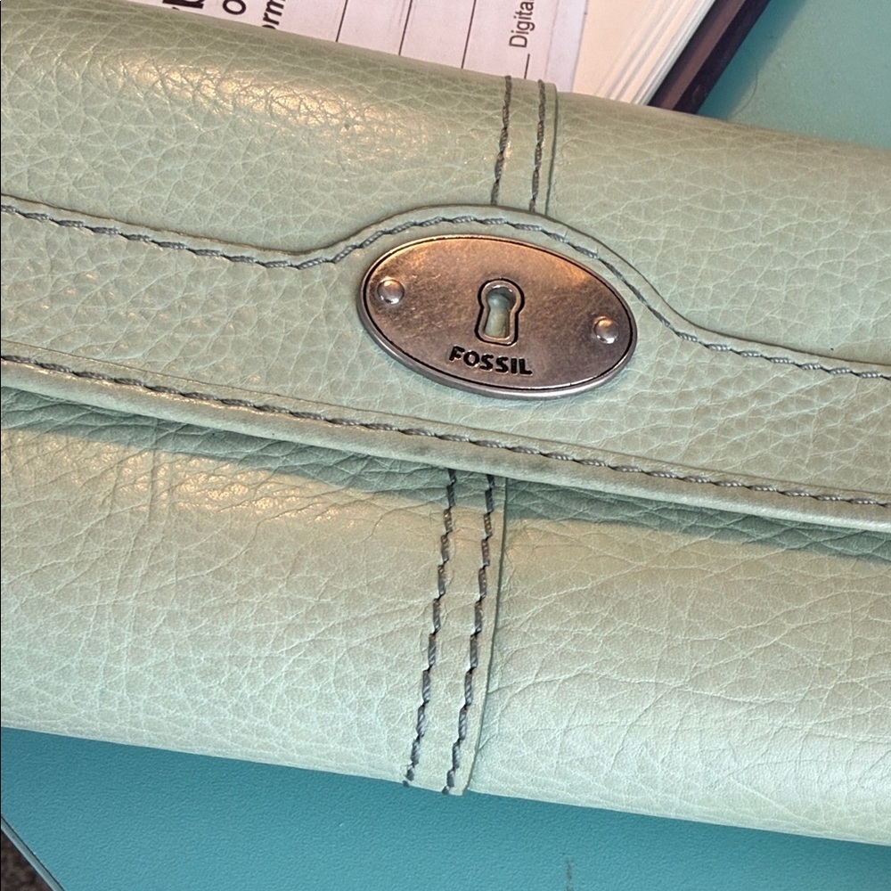 Fossil Women's Green Leather Wallet mint clutch card holder purse silver - Picture 2 of 9